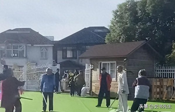 魔投网 老人占幼儿园练剑后续：撬锁进入，幼儿园发声，处理方式让人无奈